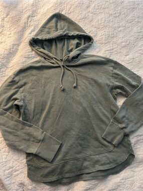 Woman’s Universal Thread Hooded Sweater